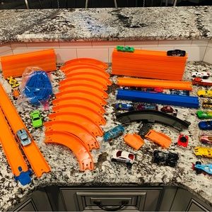 Hot Wheels 132 Pieces with Rare Curve Pieces